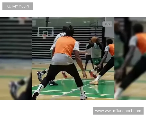 凯尔特人塔图姆背身单打翻身跳投